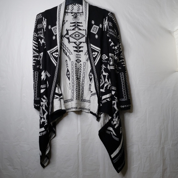 DIVIDED by H&M brand women's sweater - Picture 1 of 10